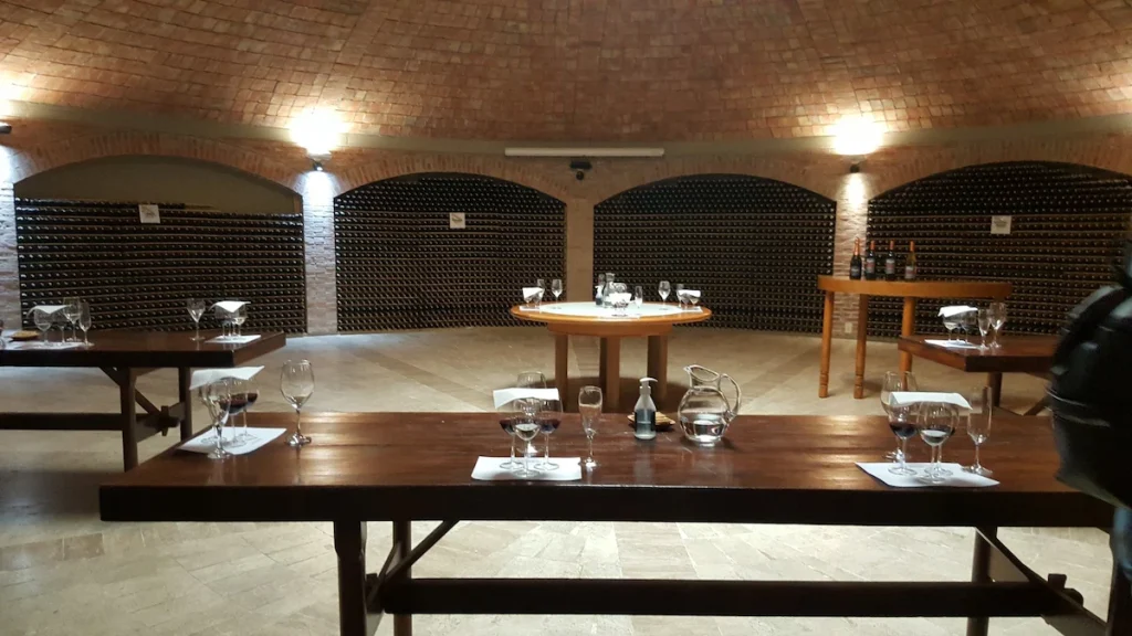 Sala de degustación en Bodega Bianchi, San Rafael.